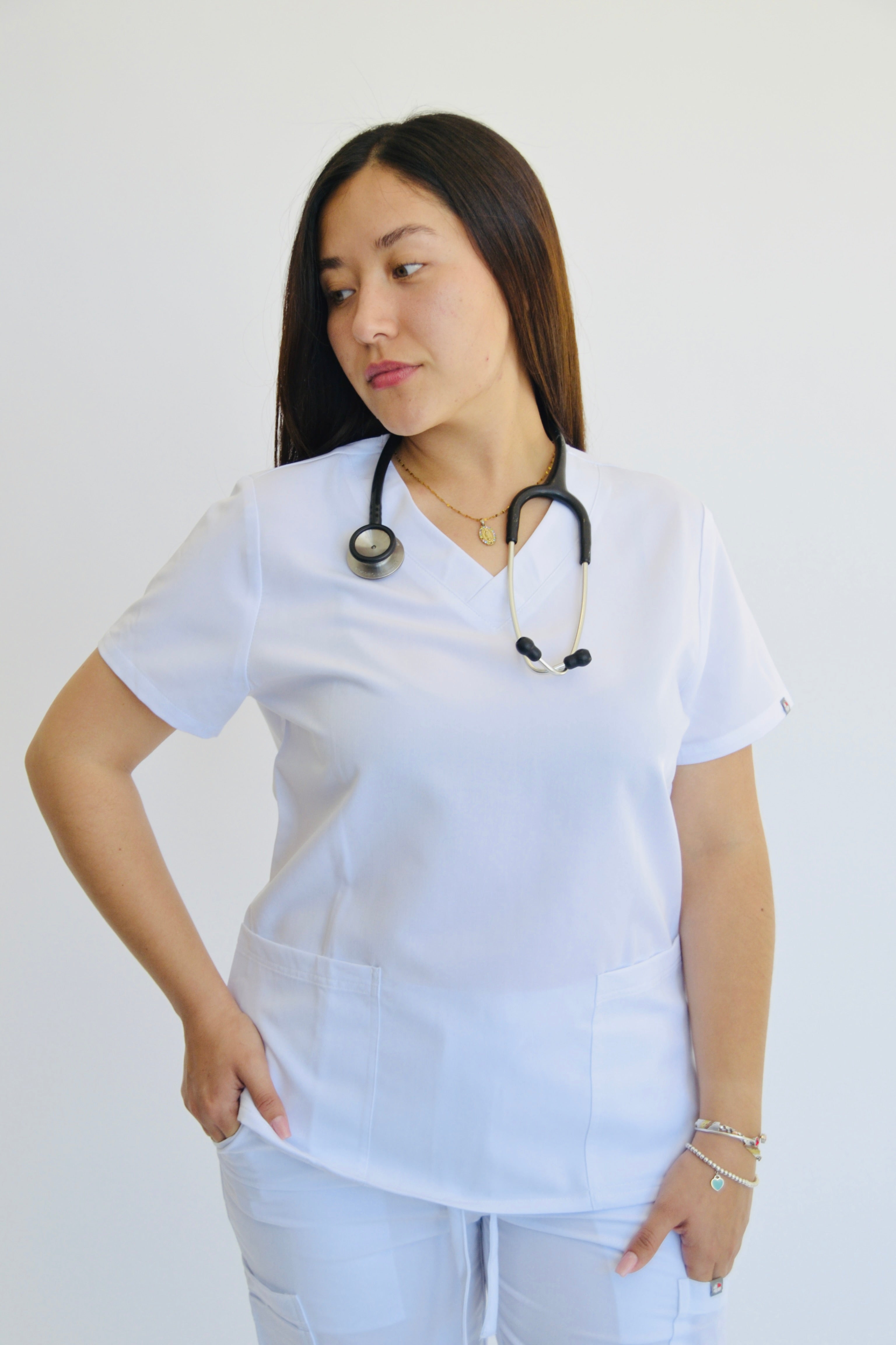TENA V-NECK TOP WITH 2 HAND POCKETS